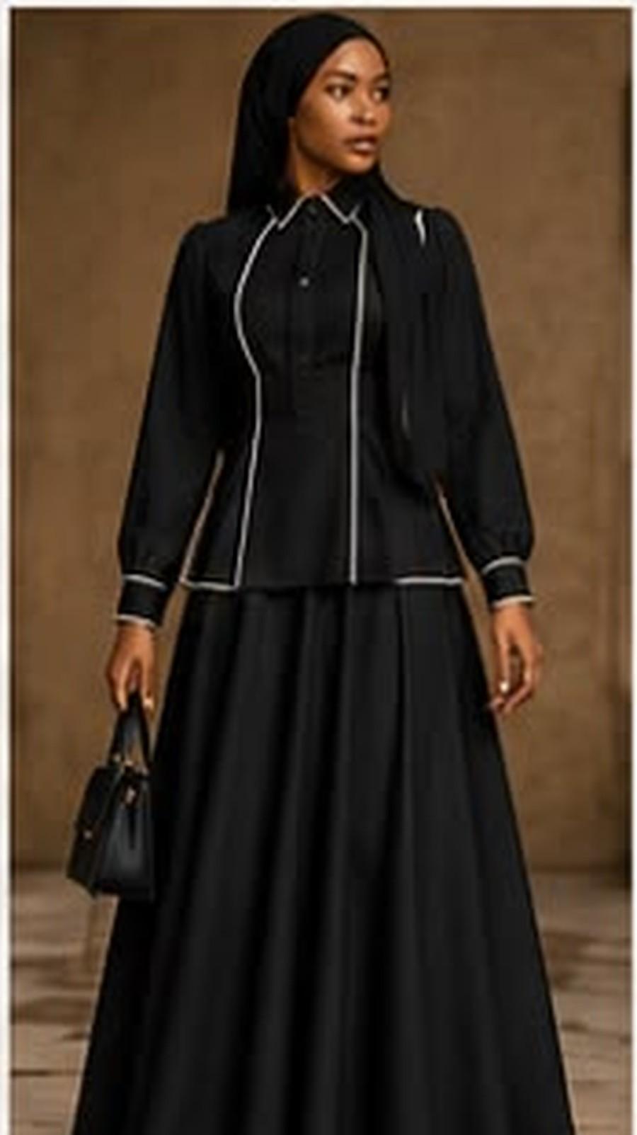 Mavambo Set in black with white trim